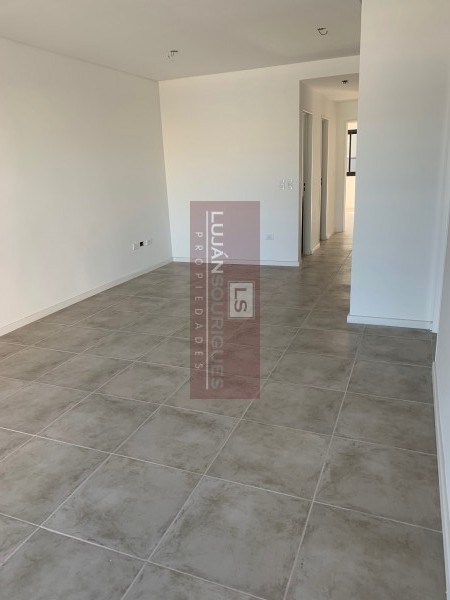 TRES AMBIENTES CON DOS BAÑOS- BALCON-COCHERA- CON EXCELENTE UBICACION-
