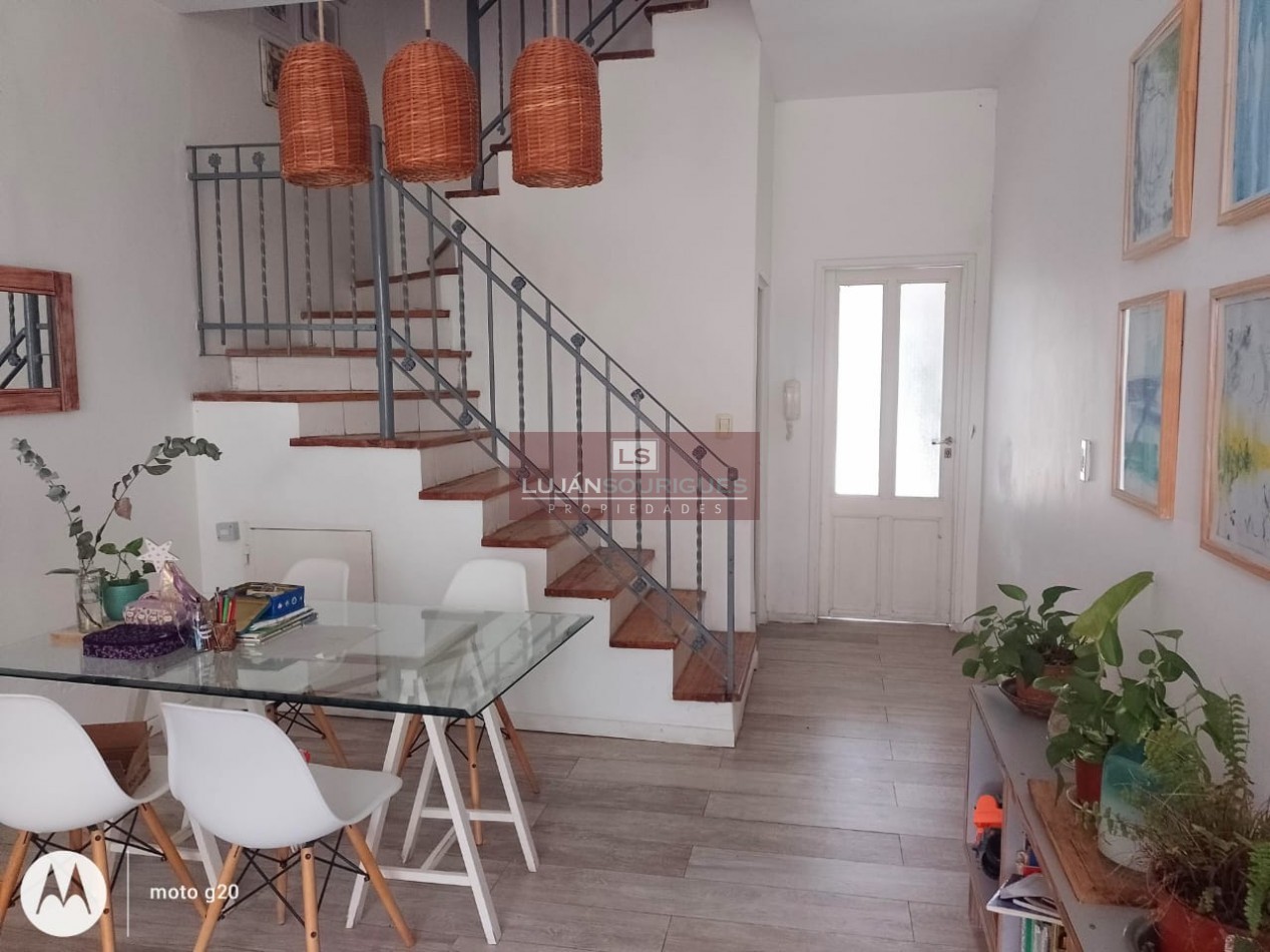 Casa tipo duplex en Beccar en venta con jardin