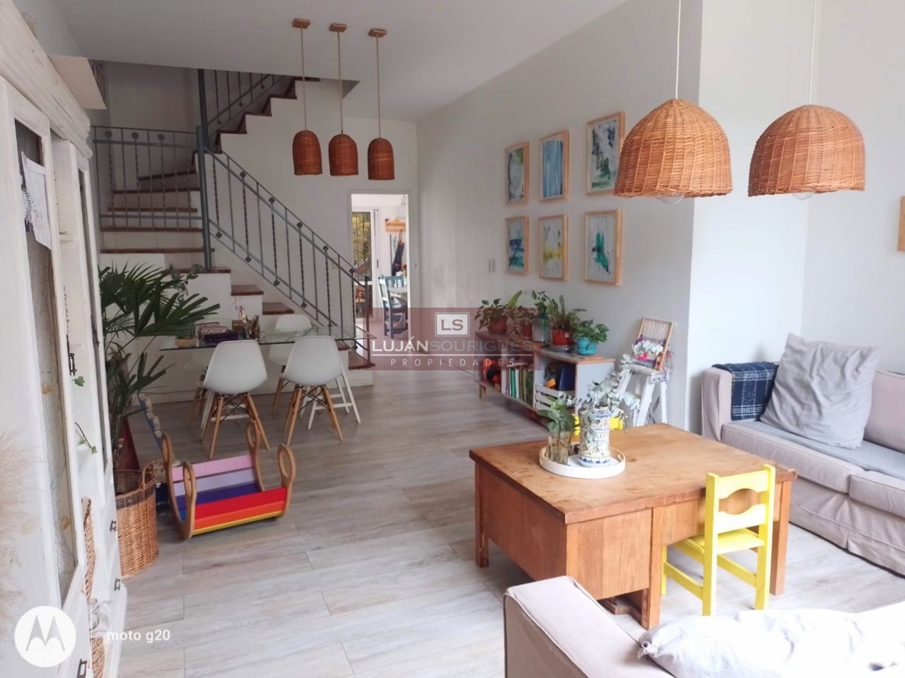 Casa tipo duplex en Beccar en venta con jardin