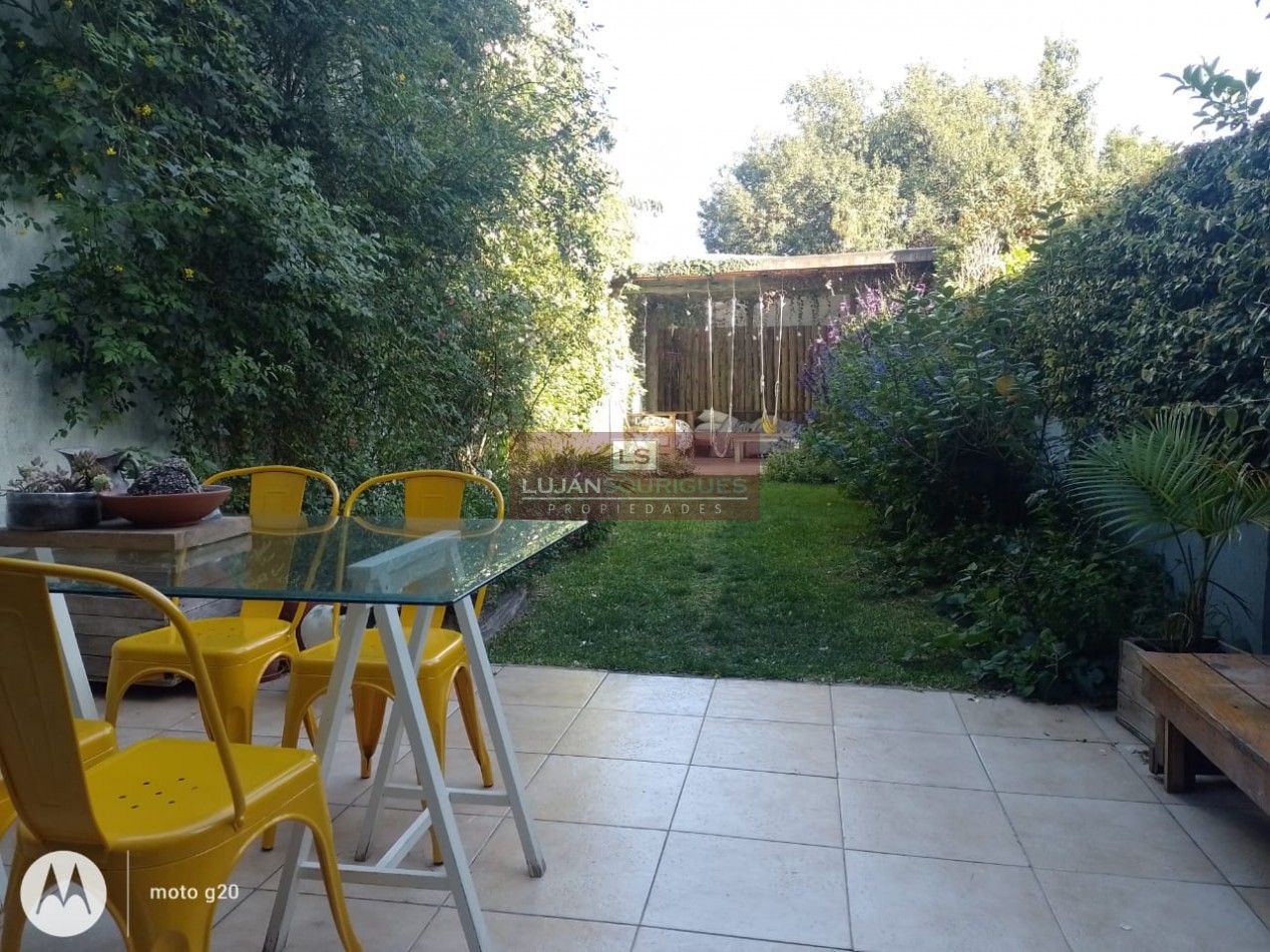 Casa tipo duplex en Beccar en venta con jardin