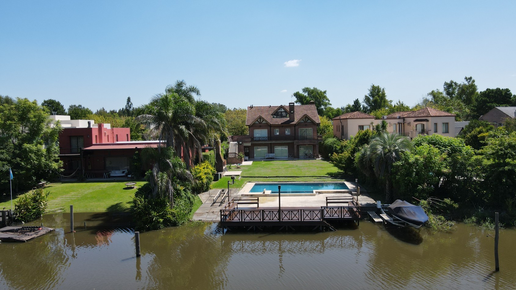 CASA EN VENTA CON SALIDA AL RIO Y AMARRA EN BARRIO SANTA MARIA DE TIGRE