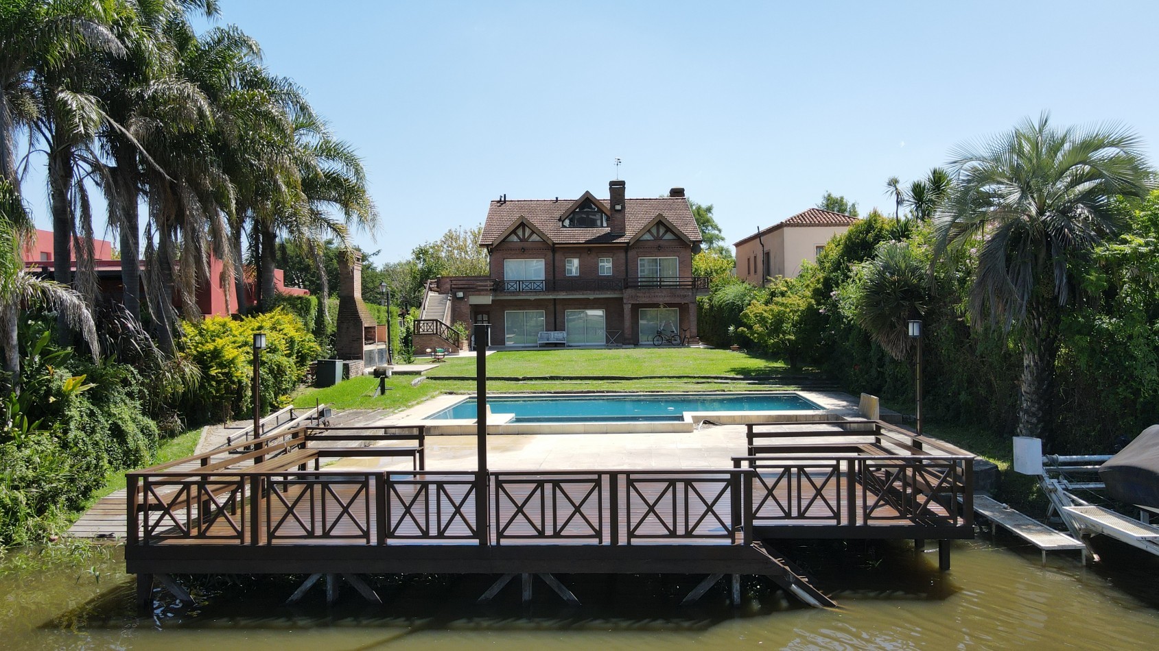 CASA EN VENTA CON SALIDA AL RIO Y AMARRA EN BARRIO SANTA MARIA DE TIGRE