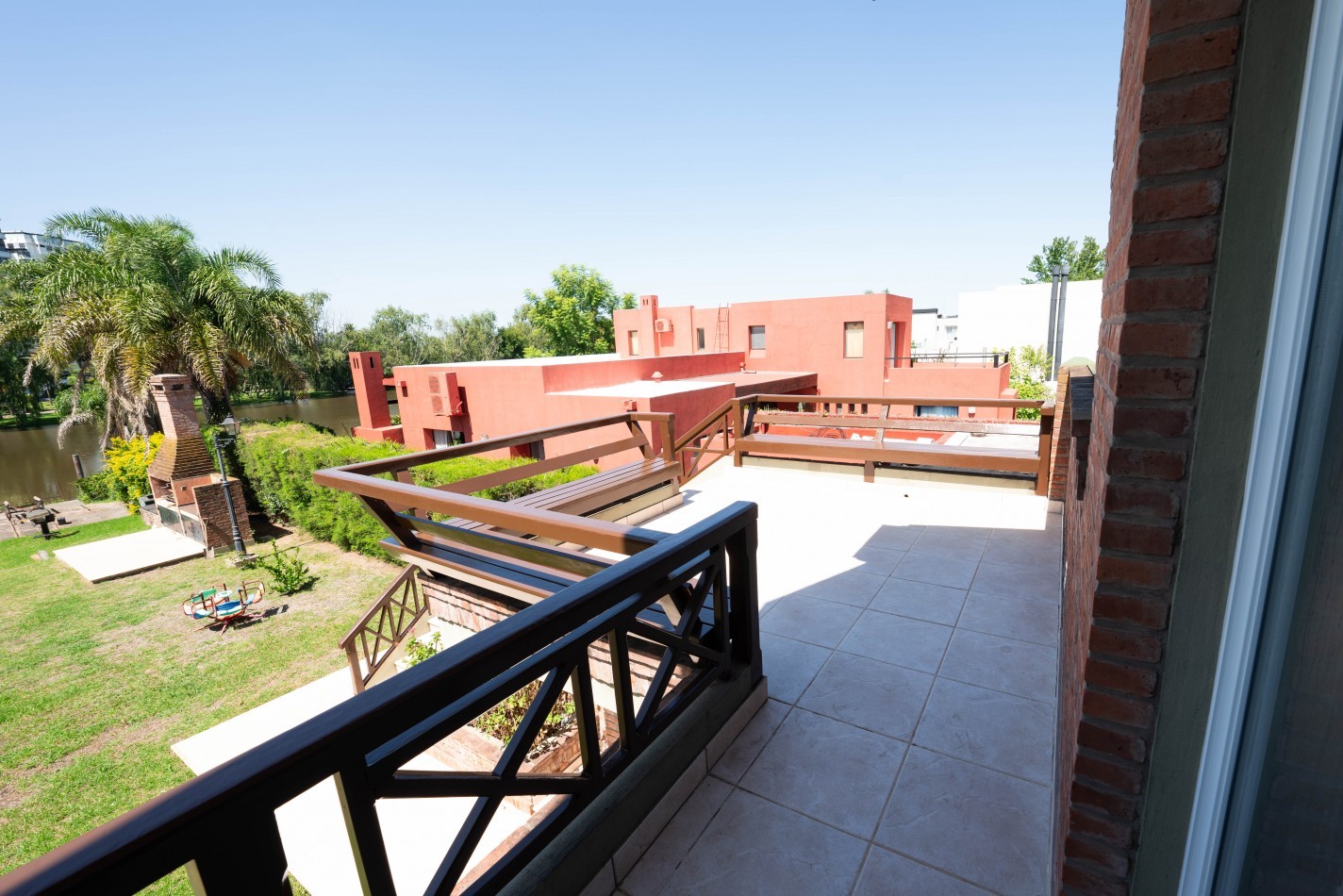 STA MARIA DE TIGRE. CASA EN VENTA, AMARRA PROPIA EN LOTE CON SALIDA DIRECTA AL RIO, VENTA