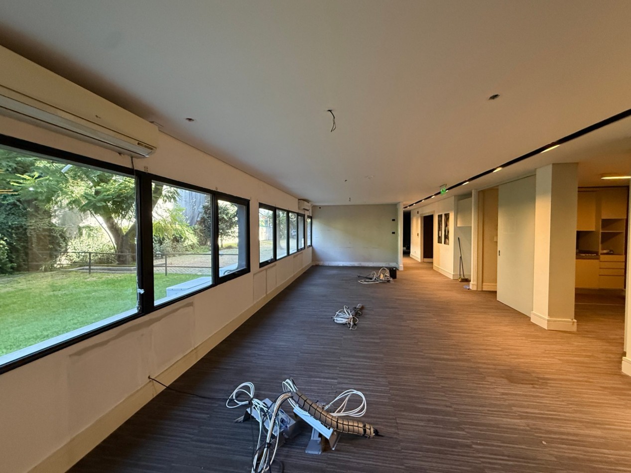 Oficina en alquiler/Venta con cocheras en Lomas San Isidro