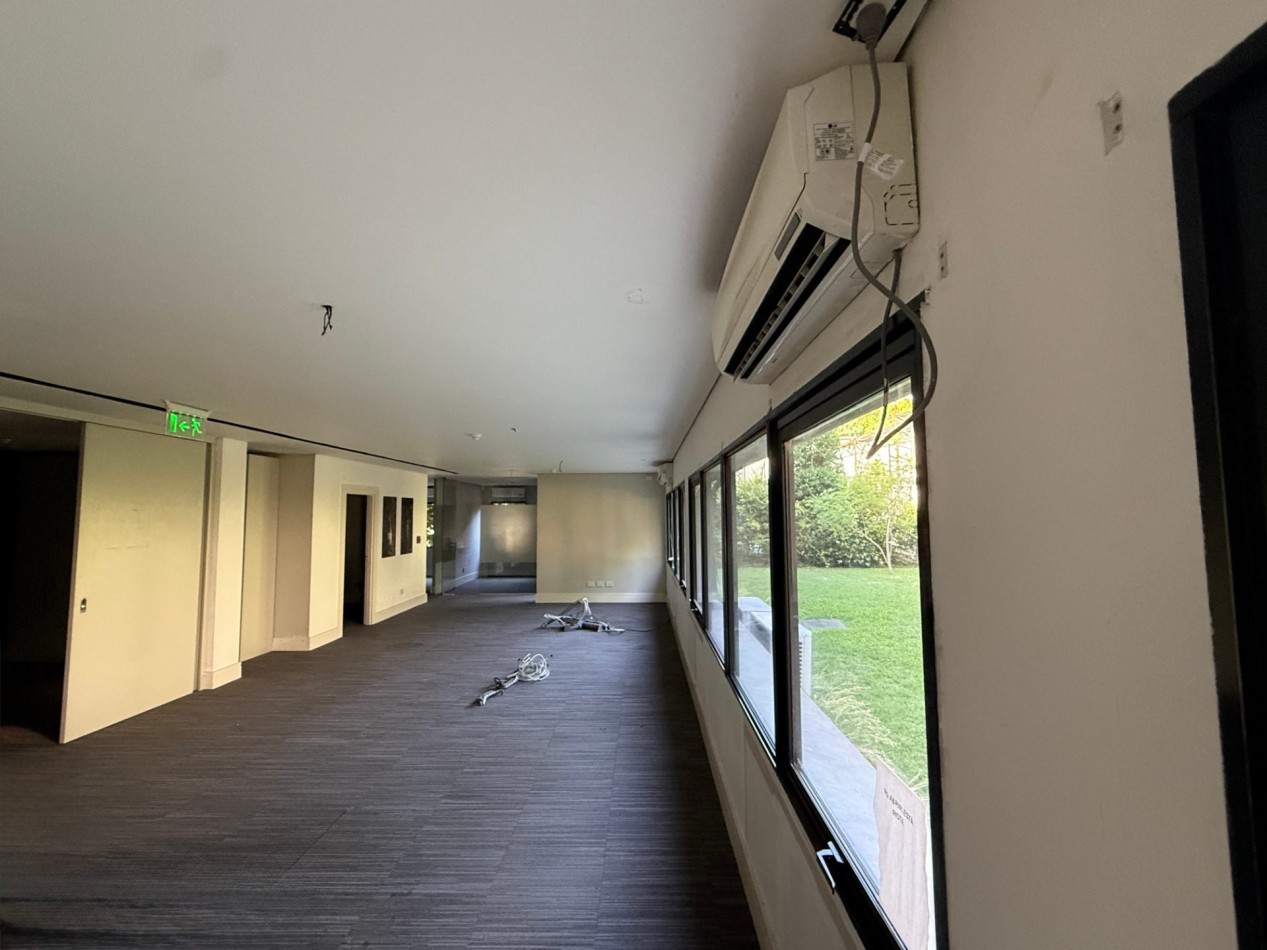 Oficina en alquiler/Venta con cocheras en Lomas San Isidro