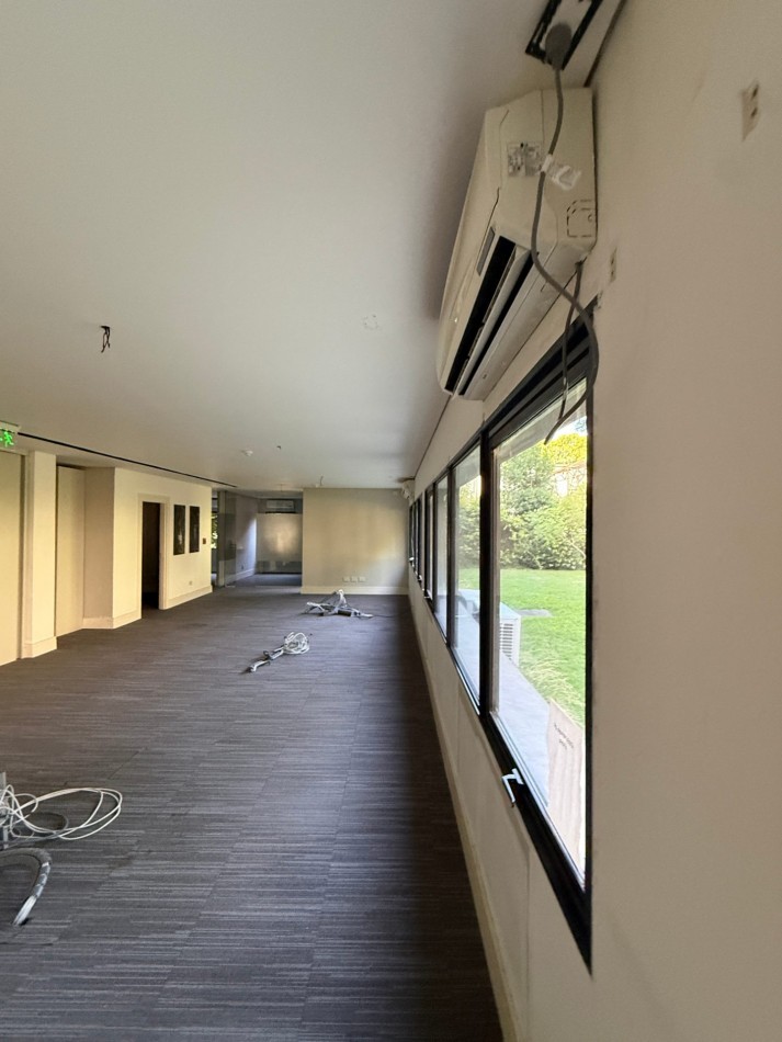 Oficina en alquiler/Venta con cocheras en Lomas San Isidro