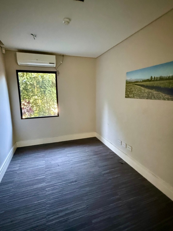 Oficina en alquiler/Venta con cocheras en Lomas San Isidro