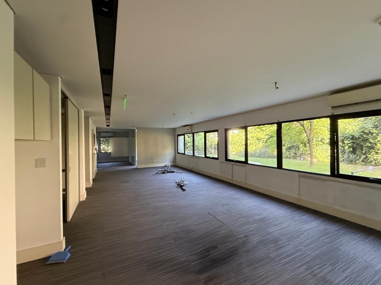 Oficina en alquiler/Venta con cocheras en Lomas San Isidro